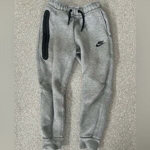 NWOT Nike Kids Sportswear Tech Fleece Heather Gray Joggers